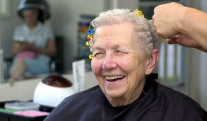 Senior-Friendly Hairstyling Montreal